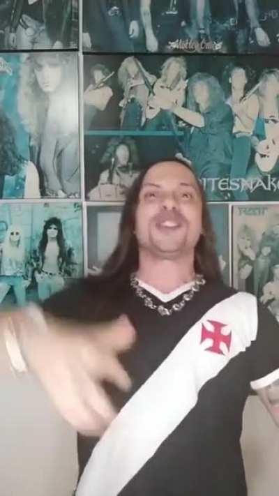 O nosso rocker é vascaino