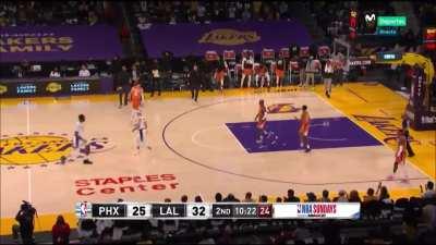 [Highlight] LeBron with a VERY FANCY pass to McLemore for the cash 3