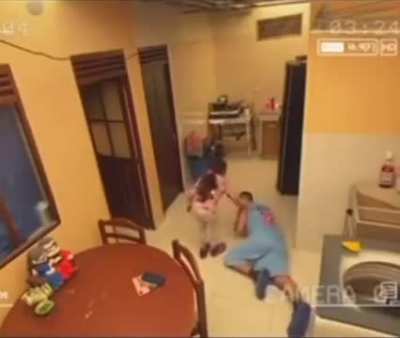 Daughter helps dad who's choking