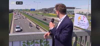 *ciuvas papasakoja, kaip visi ji palaiko* also ciuvas: *gauna free kiausinienes*