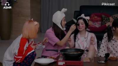 Since everyone crying today, so I’m gonna bring up this happy Jeongyeon. (with Dahyun & Tzuyu)