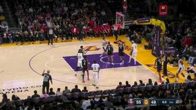 [Highlight] Alperen Sengun grabs the offensive rebound then no look passes to Jalen Green for the layup