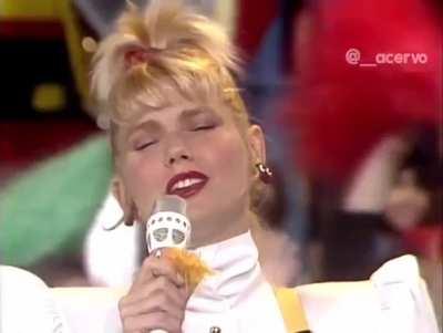 Um beijo bem carinhoso na sua...😳