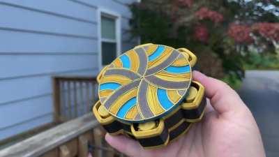 My latest dual-pattern mechanical dice box