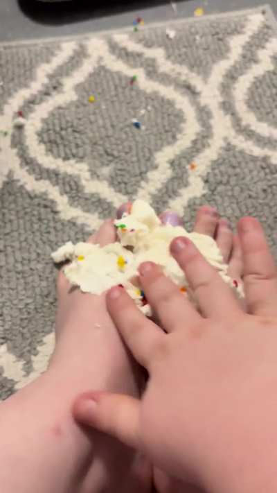 Who wants the full vid 😘😋