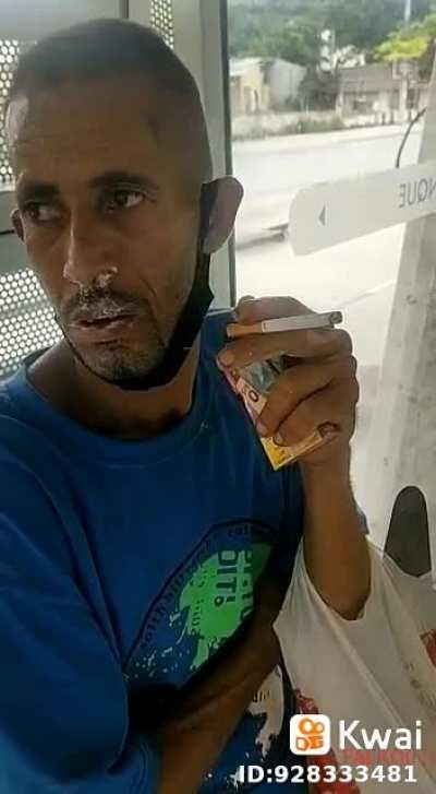 Eu: O quanto drogado você está? Ele: Sim