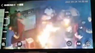 Man casually douses another with a flammable substance and sets him on fire in China
