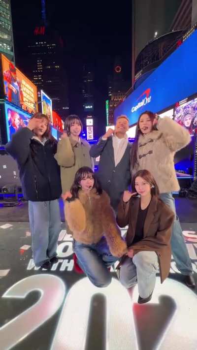 260106 LE SSERAFIM TikTok Update - Eat it up w/ Ryan Seacrest 🍝 (SPAGHETTI Challenge)