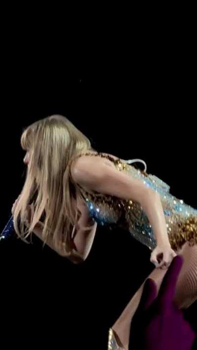 Obsessed with Taylor Swift's ass 🥵