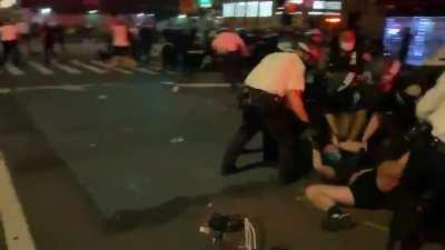 Holy shit the NYPD just attacked the protesters for no reason. Oh my god.