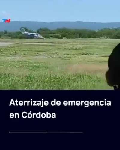 Aterrizaje de emergencia avion Pampa en cordoba por falla del tren delantero.....mucha muñeca del piloto