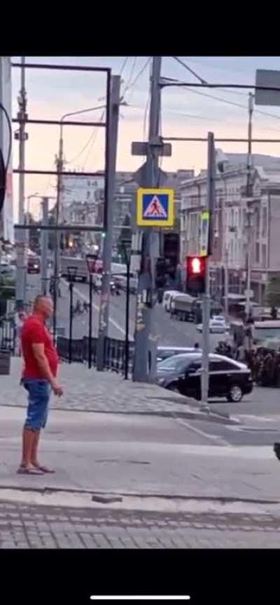 Rosnov, More Video Of Wagner Surrounding Military HQ