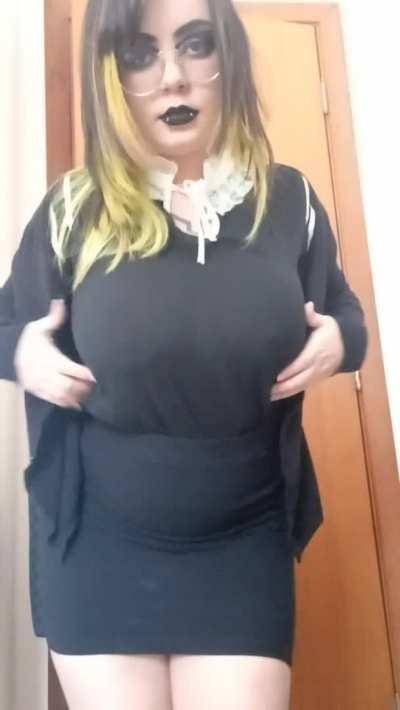 your boss wants to show you her big bouncing boobs at work