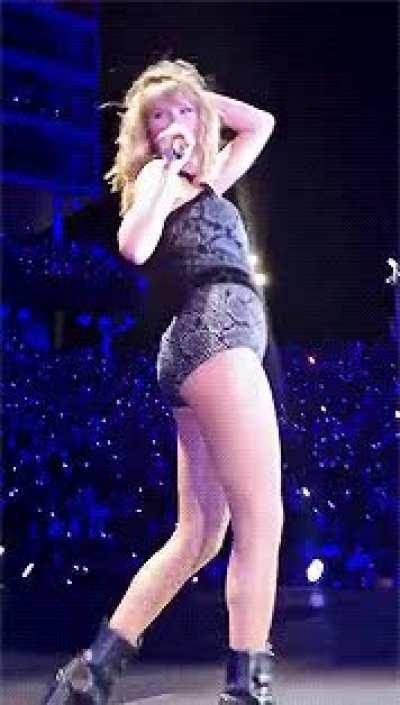 need to be between her sexy thighs