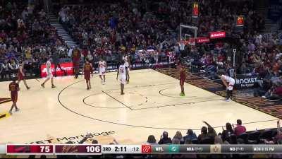 [Highlight] Tacko Fall Grabs 3 Rebounds in 20 Seconds, Crowd Hyped