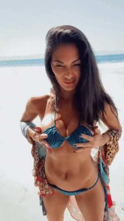 Nicole Scherzinger Squeeze