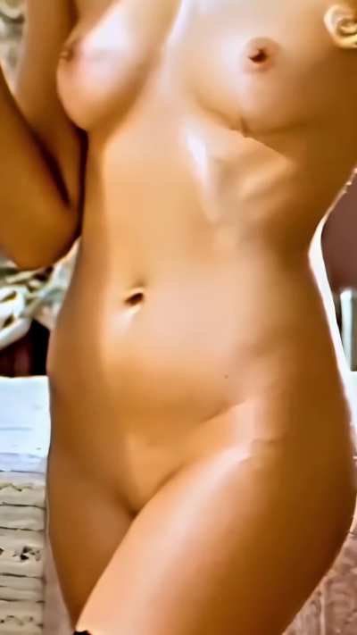 Margot Robbie - Wolf Of Wall Street (2013)