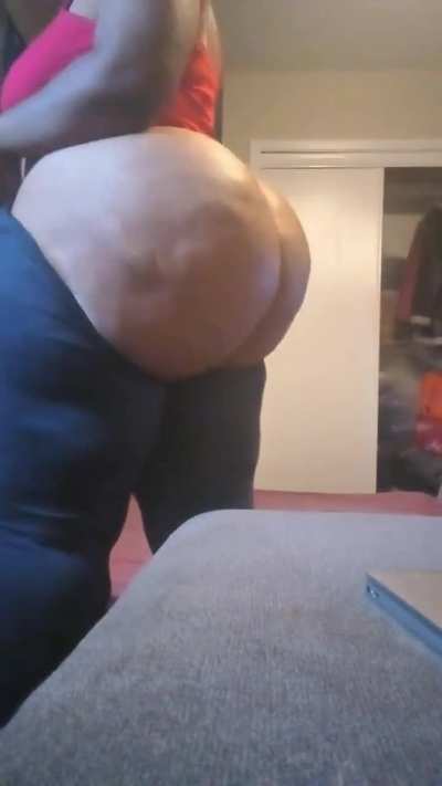 The things I’d do to her and that ass