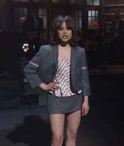 Jenna Ortega - Gorgeous in a skirt