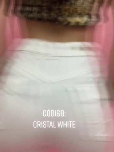 Quien oaea hablar de ese culazo hermoso en privado? Escríbanme