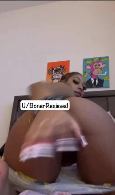 good morning gooners, pull that dick out and stroke that morning wood for big mama .. 🤭