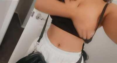 Pretty girl with some pretty titties❤️