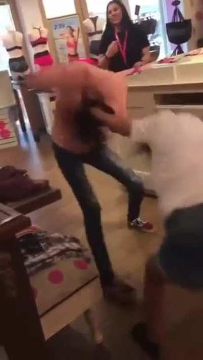 It’s the background music & the old lady for me 💀😭😭👏🏾🫵🏾