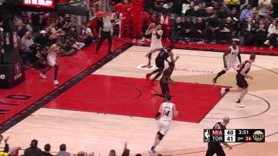 [Highlight] Scottie Barnes goes over two Heat defenders for a big putback stuff!