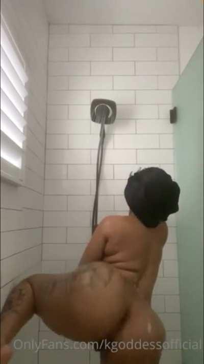 Shower twerk