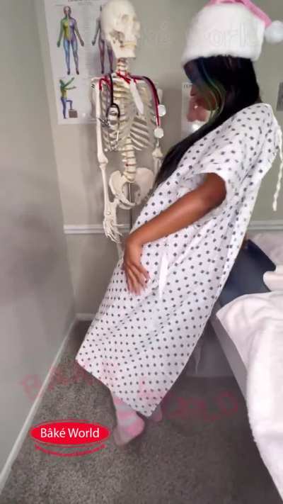 I caught a patient sneakin n Dr bake world bein naughty