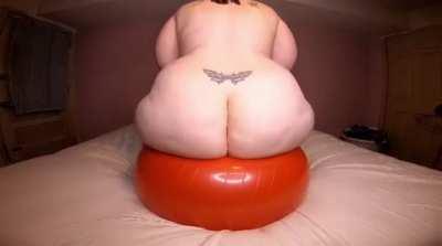 Juicy Fat Ass Bouncing & Farting On Yoga Ball