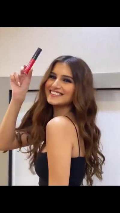 Tara Sutaria first reel on instagram ❤️😍💙🖤🤍🥵🔥