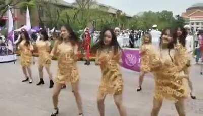 一段支那清华大学校庆跳舞的视频竟然微信都发不出去，这是为什么呢？