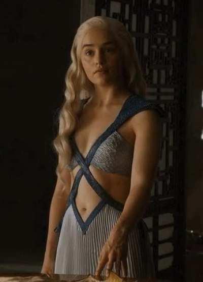Emilia Clarke looking extra fuckable