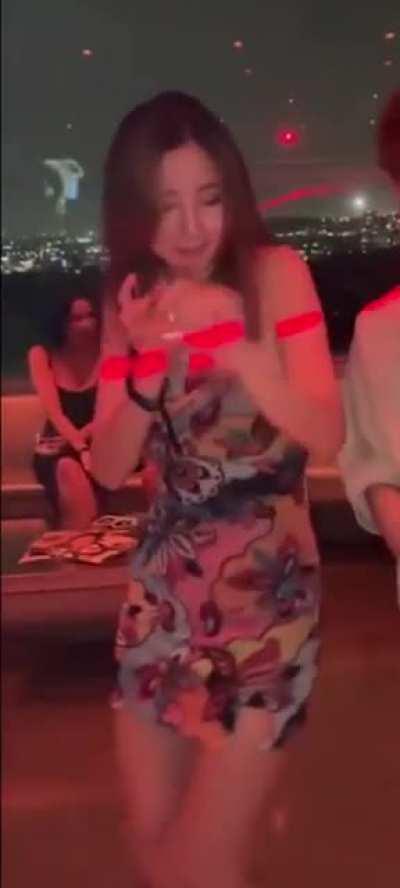 Leslie looking busty and sexy 🥵