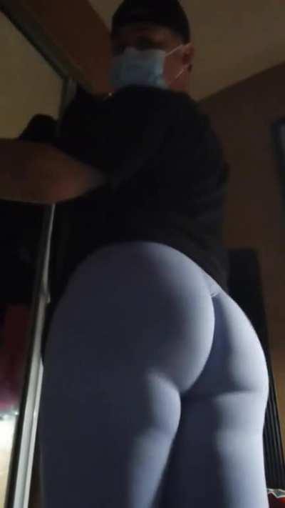 Hahahaha 🤣 Jiggling my Booty 😜