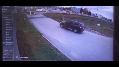 Driver of the car was very lucky.