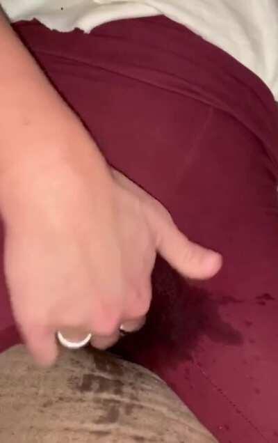 Why does squirting thru leggings feel so damn good 💦