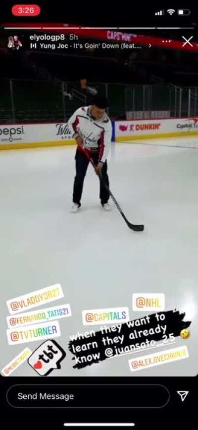 [Highlight] Juan Soto tries out for the Washington Capitals (via Gerardo Parra’s Instagram story)
