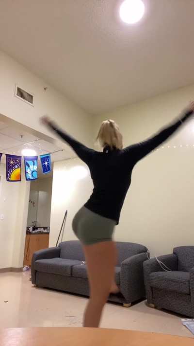 Nice booty in tight shorts