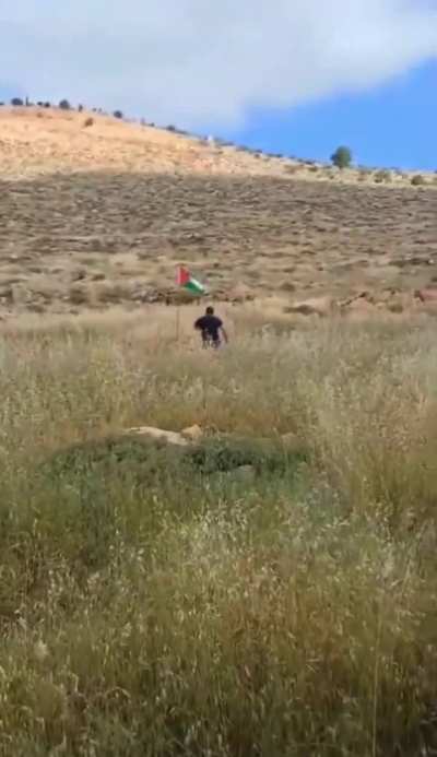 Israeli man hurt by booby-trap bomb after kicking down Palestinian flag in West Bank