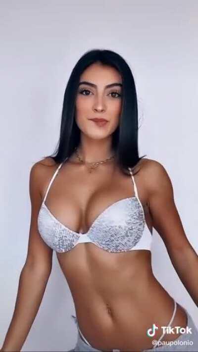 Now thats a sexy chick