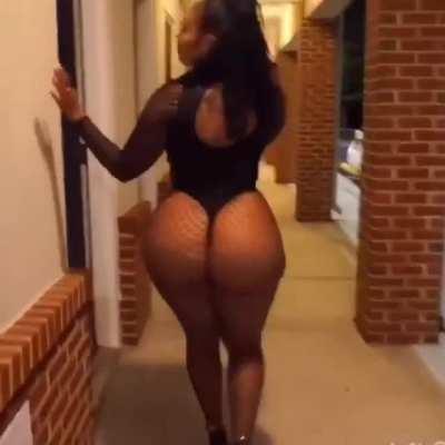 Big Cakes (xpost r/MelaninVixens)