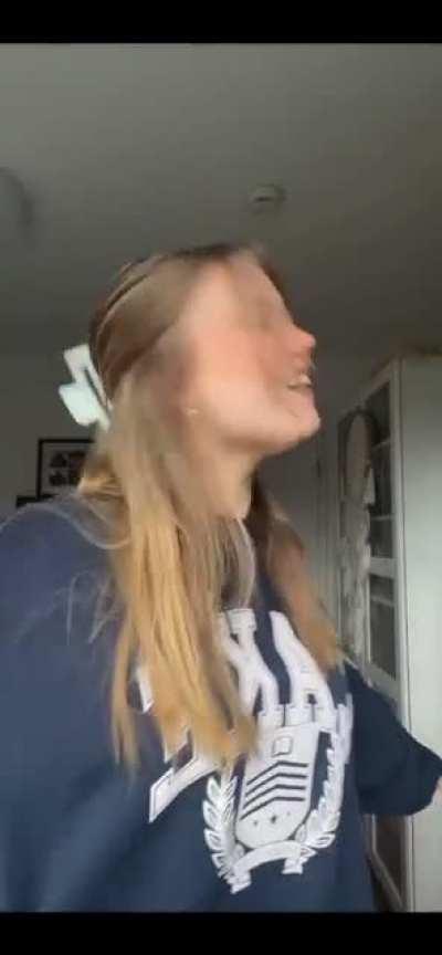 Julia Beautx bringt einen neuen Song raus… teaser gibt es in diesem TikTok vom 01.06.22