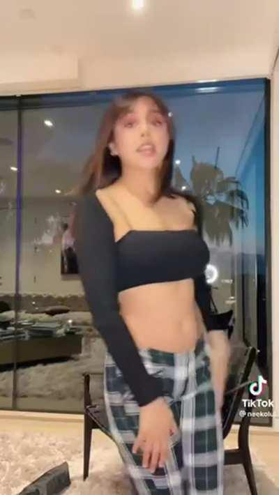 Neekolul flaunting it