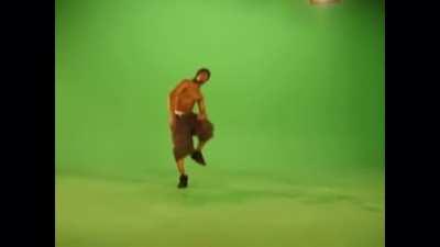 Show auntie yo little dance 🕺🏾