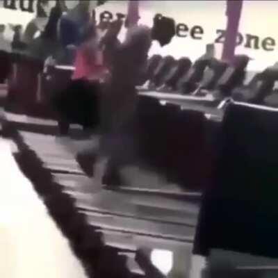 Eu indo agarrar a SUA bundinha 😐