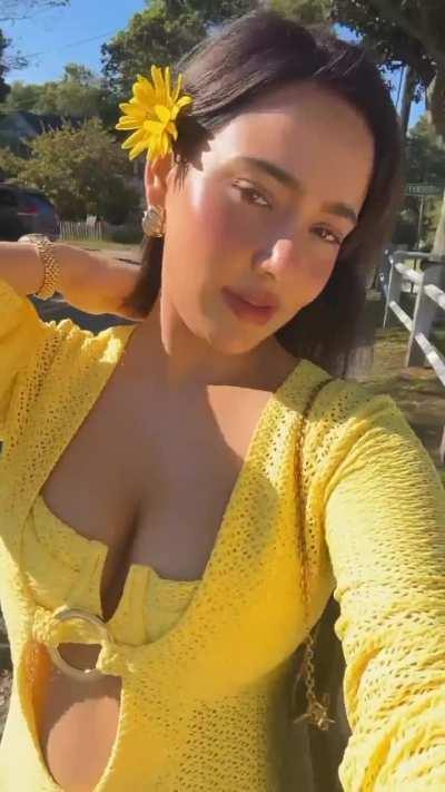 Neha Sharma shiny milky cleavage 🥵🤤🍼