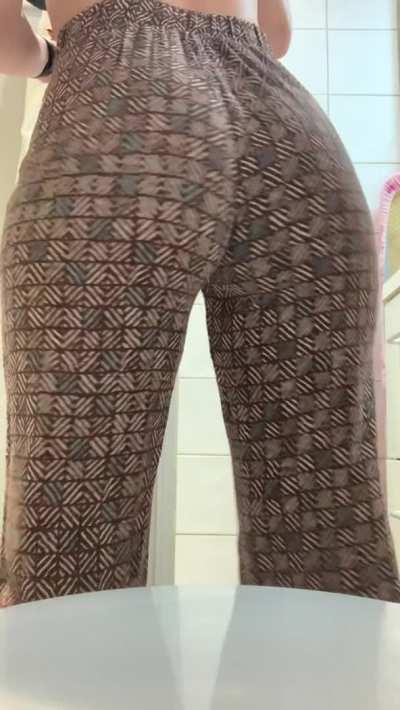 I hope that the 5 guys who see this like my curves 🦋