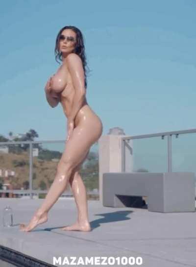 Kendra's sexy body